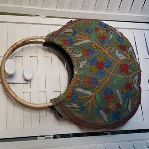 Silla Yeti green fabric embroidery with round wood handles bag